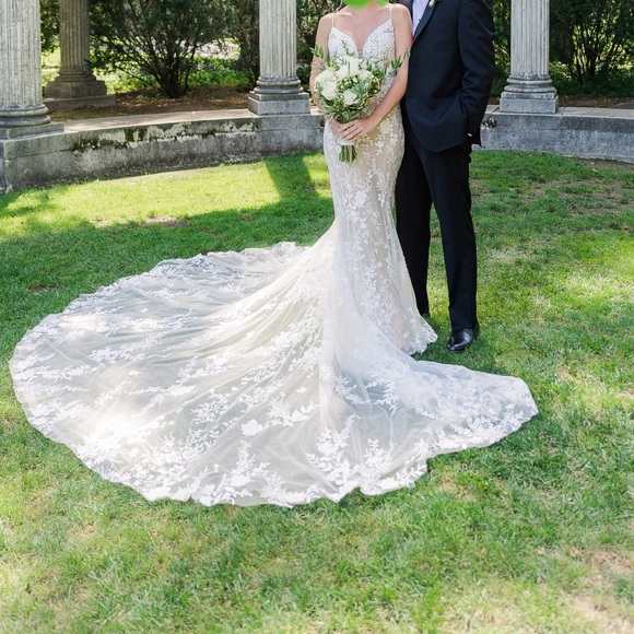 Enzoani Ora Wedding gown - Wedding size 4 - fits size 2 MESSAGE ME TO BUY**** - Picture 7 of 9